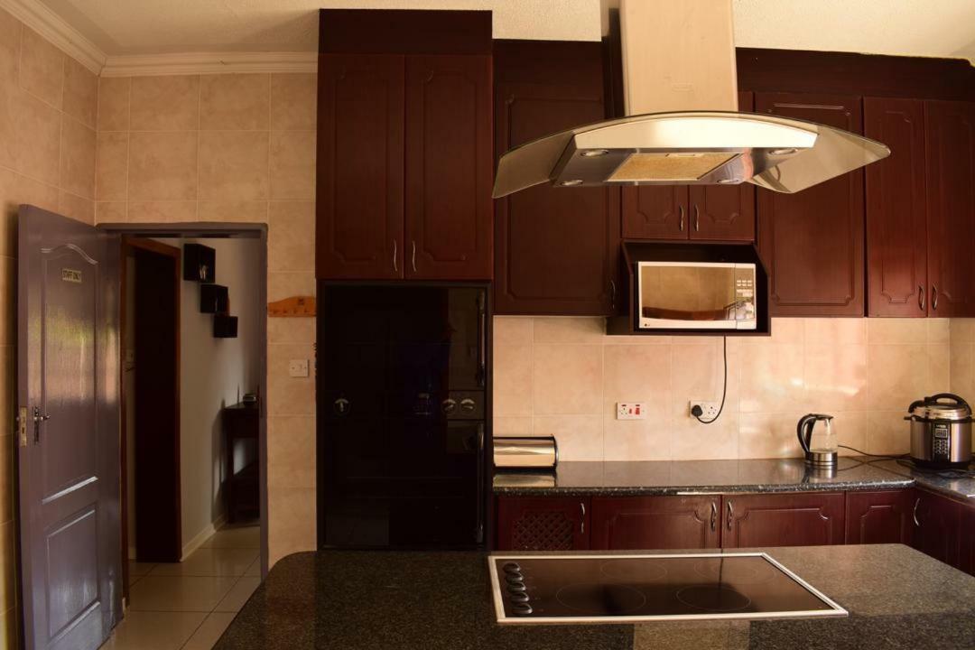 Skyhawk Guesthouse Gaborone Luaran gambar
