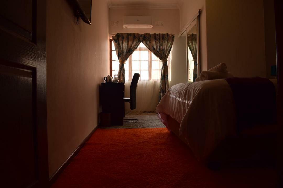 Skyhawk Guesthouse Gaborone Luaran gambar