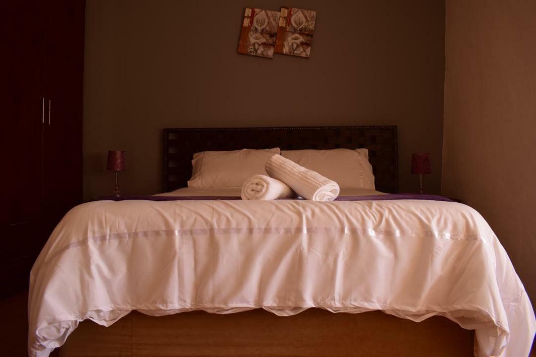 Skyhawk Guesthouse Gaborone Luaran gambar