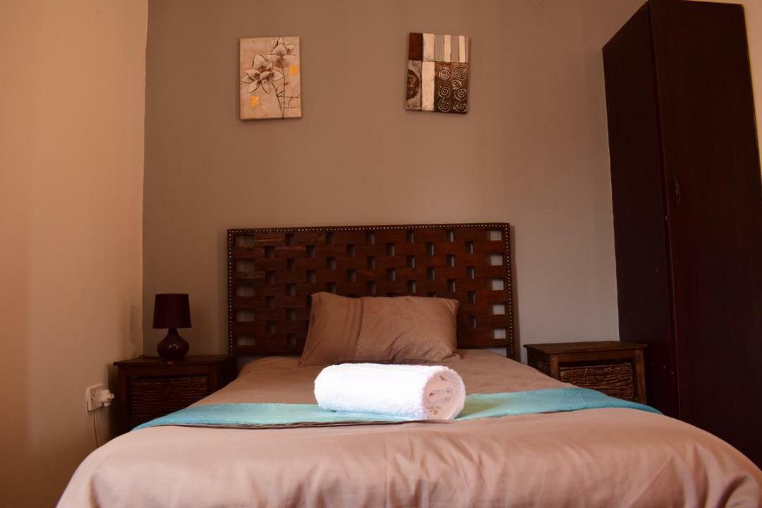 Skyhawk Guesthouse Gaborone Luaran gambar