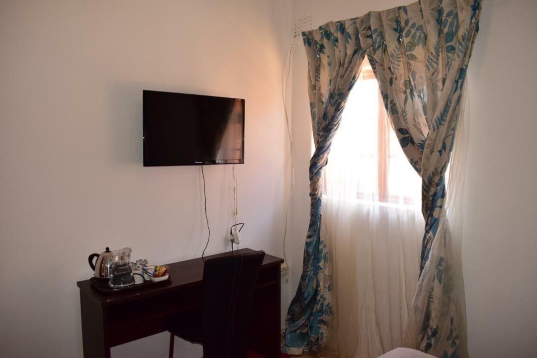 Skyhawk Guesthouse Gaborone Luaran gambar