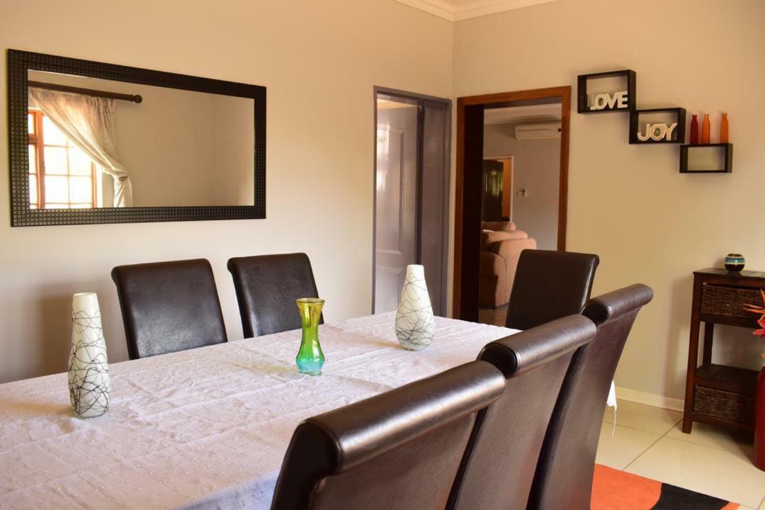 Skyhawk Guesthouse Gaborone Luaran gambar