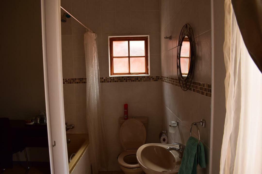 Skyhawk Guesthouse Gaborone Luaran gambar