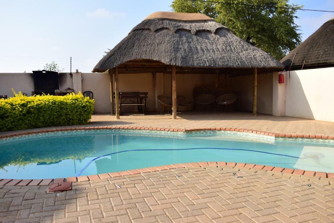 Skyhawk Guesthouse Gaborone Luaran gambar