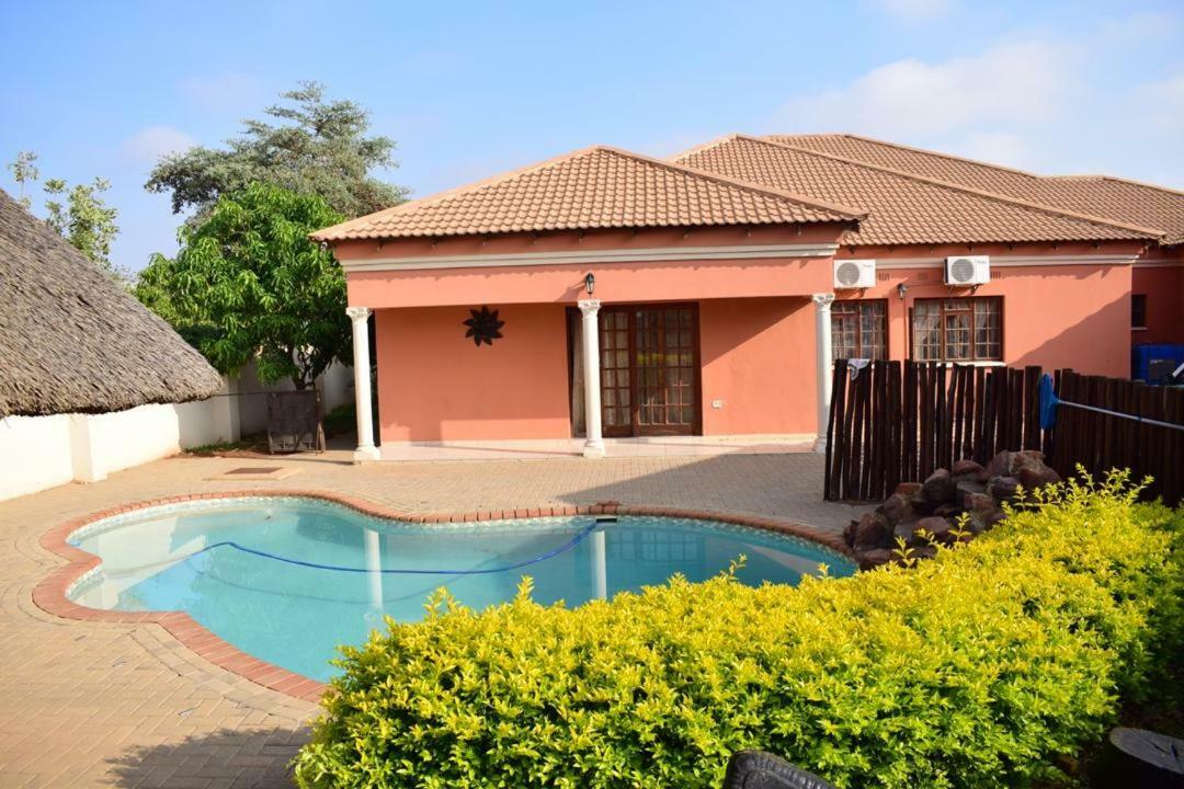 Skyhawk Guesthouse Gaborone Luaran gambar