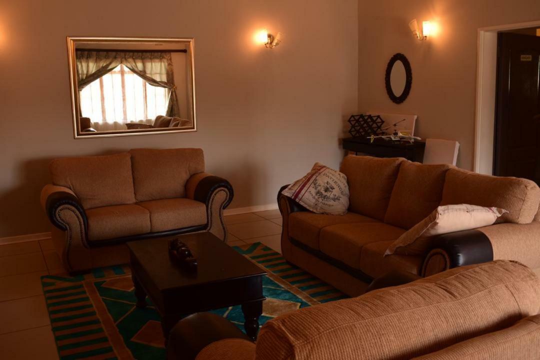 Skyhawk Guesthouse Gaborone Luaran gambar