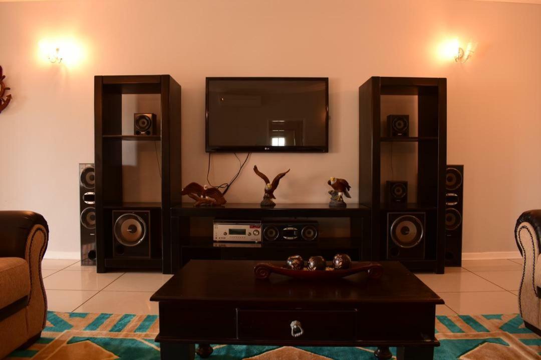 Skyhawk Guesthouse Gaborone Luaran gambar